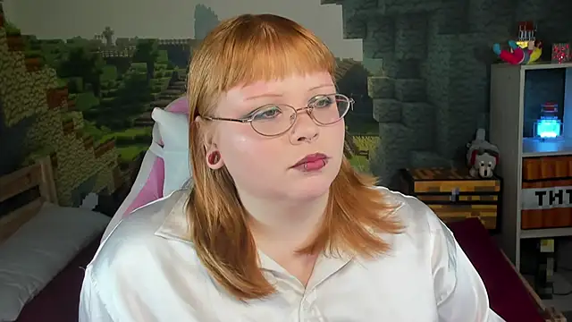 Snapshot of LottieReed chatting on 12/14/25, 03:39 LottieReed online show from 12/14/25, 03:39