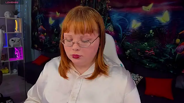 Snapshot of LottieReed chatting on 12/19/25, 03:08 LottieReed online show from 12/19/25, 03:08