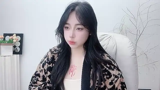 Love-hanzaizai718 online show from 12/21/25, 04:03