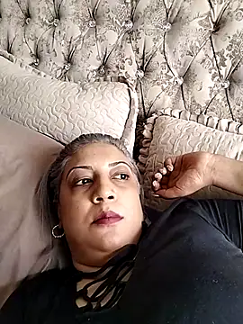 IndianLara online show from 11/14/25, 10:47