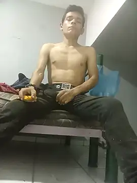 Snapshot of HSexy_Men00 chatting on 10/28/25, 02:15 HSexy Men00 online show from 10/28/25, 02:15