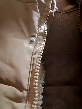 TRIEUTRIEU20 online show from 11/28/25, 01:08