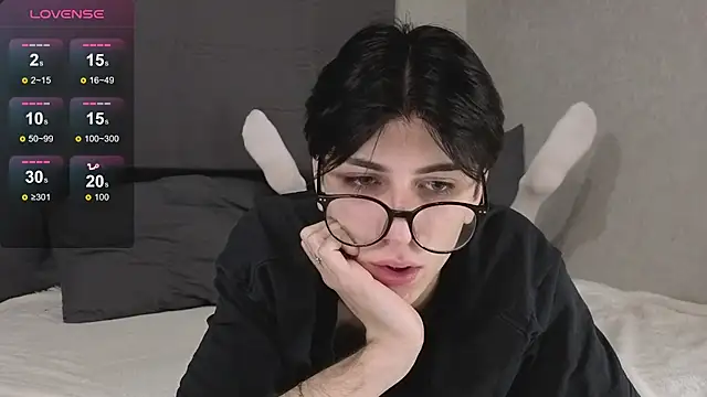 Snapshot of Oliver_star_boy_ chatting on 12/19/25, 08:49 Oliver star boy online show from 12/19/25, 08:49