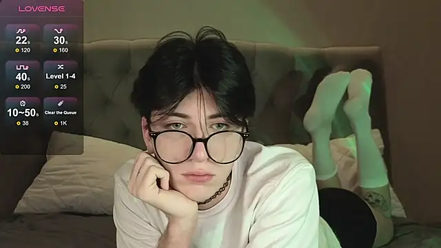 Oliver star boy  online show from 02/07/26, 08:12