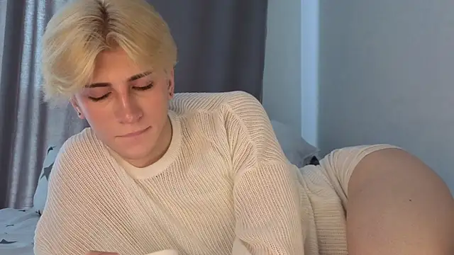 Oliver star boy  online show from 05/16/26, 10:36