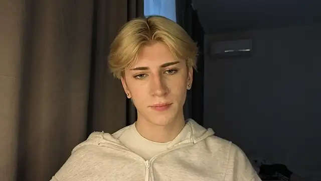 Oliver star boy  online show from 05/25/26, 12:11