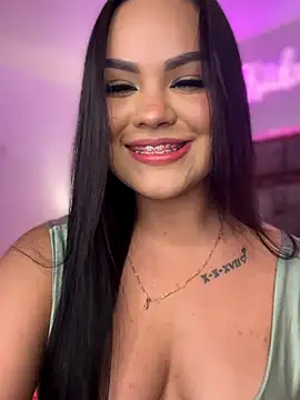 Snapshot of amber_white15 chatting on 11/02/25, 04:15 amber white15 online show from 11/02/25, 04:15