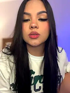 Snapshot of amber_white15 chatting on 11/04/25, 11:15 amber white15 online show from 11/04/25, 11:15