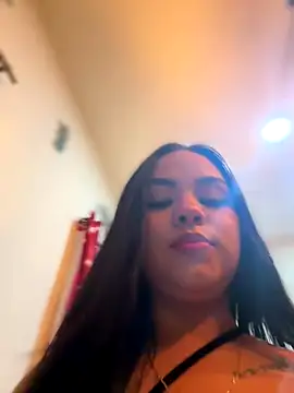 Snapshot of amber_white15 chatting on 12/17/25, 02:17 amber white15 online show from 12/17/25, 02:17