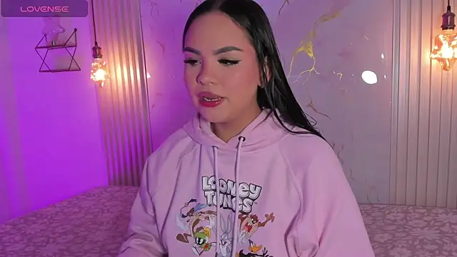 amber white15 online show from 04/18/26, 02:26