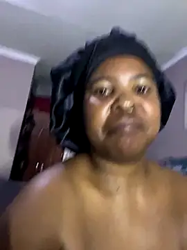 Snapshot of SweetCandy84 chatting on 11/05/25, 08:31 SweetCandy84 online show from 11/05/25, 08:31