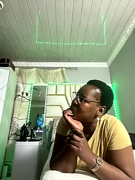 Snapshot of SweetCandy84 chatting on 11/26/25, 03:57 SweetCandy84 online show from 11/26/25, 03:57