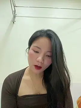 Bee Yellow00 online show from 11/20/25, 04:56