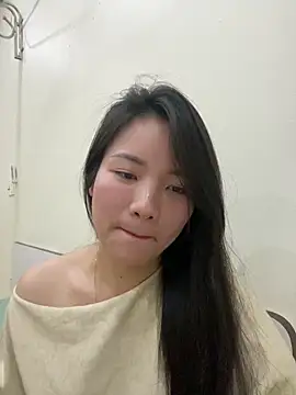 Bee Yellow00 online show from 02/14/26, 05:04