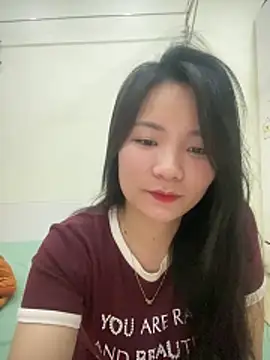 Bee Yellow00 online show from 03/27/26, 04:51