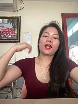 Bee Yellow00 online show from 03/28/26, 02:55