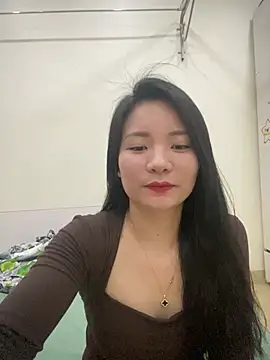 Bee Yellow00 online show from 04/06/26, 04:46