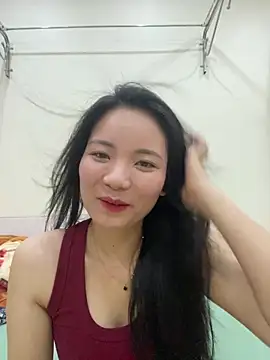 Bee Yellow00 online show from 05/20/26, 04:51