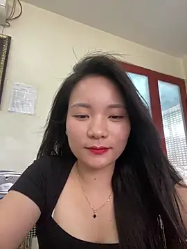 Bee Yellow00 online show from 06/02/26, 06:04