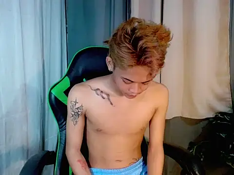 Snapshot of AsianCuteGuy21 chatting on 02/05/26, 02:00 AsianCuteGuy21 online show from 02/05/26, 02:00