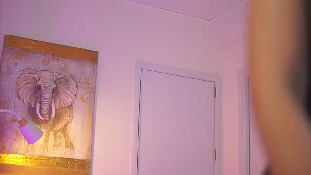 Aisha Bee online show from 05/24/26, 09:25