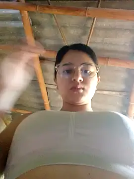 Snapshot of LuLopezz chatting on 10/27/25, 08:13 LuLopezz online show from 10/27/25, 08:13