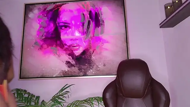 Snapshot of loana_vegas chatting on 11/08/25, 04:18 loana vegas online show from 11/08/25, 04:18