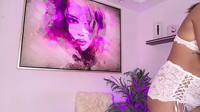 Snapshot of loana_vegas chatting on 12/04/25, 04:27 loana vegas online show from 12/04/25, 04:27