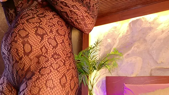 Snapshot of loana_vegas chatting on 04/22/26, 04:26 loana vegas online show from 04/22/26, 04:26