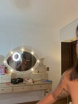 Snapshot of loana_vegas chatting on 04/28/26, 03:17 loana vegas online show from 04/28/26, 03:17