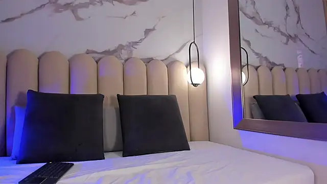 Snapshot of Vittoria__rossi chatting on 11/19/25, 01:11 Vittoria rossi online show from 11/19/25, 01:11