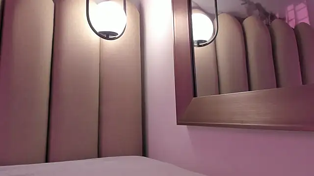 Snapshot of Vittoria__rossi chatting on 12/13/25, 07:53 Vittoria rossi online show from 12/13/25, 07:53