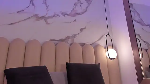 Snapshot of Vittoria__rossi chatting on 12/19/25, 01:29 Vittoria rossi online show from 12/19/25, 01:29