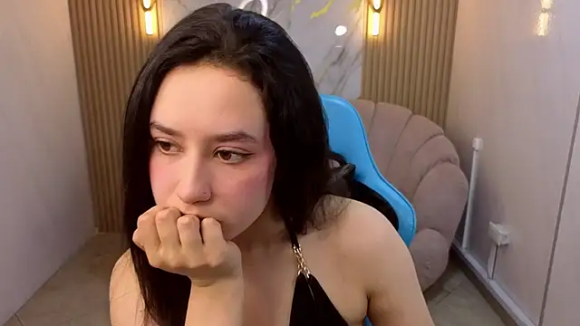 Snapshot of Aleja05_b chatting on 11/15/25, 08:27 Aleja05 b online show from 11/15/25, 08:27