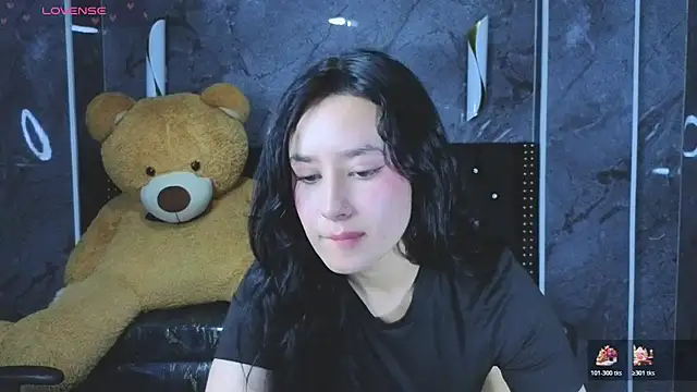 Snapshot of Aleja05_b chatting on 12/14/25, 03:17 Aleja05 b online show from 12/14/25, 03:17