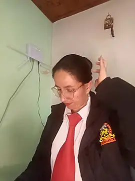 Snapshot of Valentina--1 chatting on 10/29/25, 12:07 Valentina--1 online show from 10/29/25, 12:07