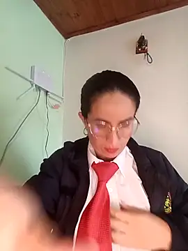 Snapshot of Valentina--1 chatting on 10/30/25, 12:06 Valentina--1 online show from 10/30/25, 12:06