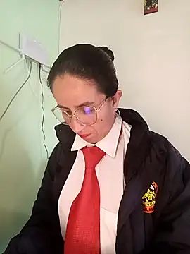 Snapshot of Valentina--1 chatting on 10/31/25, 12:06 Valentina--1 online show from 10/31/25, 12:06