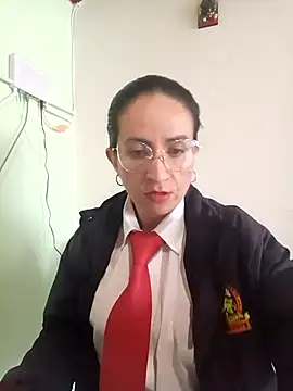 Snapshot of Valentina--1 chatting on 11/05/25, 12:05 Valentina--1 online show from 11/05/25, 12:05