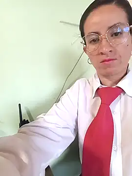 Snapshot of Valentina--1 chatting on 11/12/25, 11:54 Valentina--1 online show from 11/12/25, 11:54