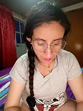 Snapshot of Valentina--1 chatting on 11/16/25, 01:22 Valentina--1 online show from 11/16/25, 01:22