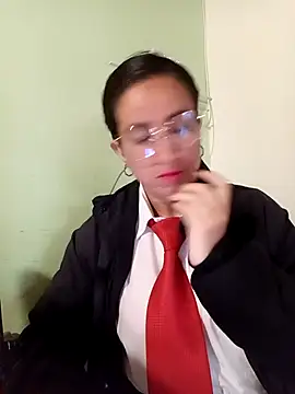 Snapshot of Valentina--1 chatting on 11/24/25, 12:05 Valentina--1 online show from 11/24/25, 12:05