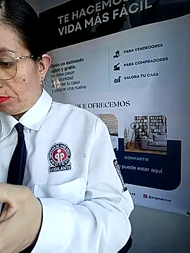 Snapshot of Valentina--1 chatting on 12/15/25, 11:58 Valentina--1 online show from 12/15/25, 11:58