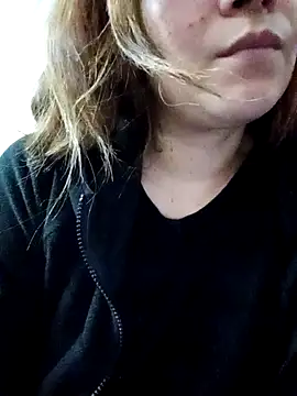 Snapshot of dulcessecretos chatting on 12/15/25, 11:42 dulcessecretos online show from 12/15/25, 11:42