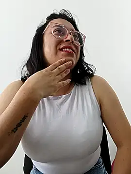 Caroline-17 online show from 11/15/25, 01:29