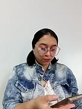 Caroline-17 online show from 12/04/25, 06:38