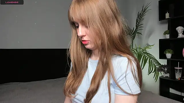 Snapshot of TessaStruble chatting on 11/09/25, 09:18 TessaStruble online show from 11/09/25, 09:18