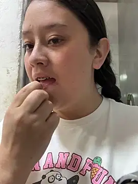 Snapshot of chanelketty chatting on 12/14/25, 02:55 chanelketty online show from 12/14/25, 02:55