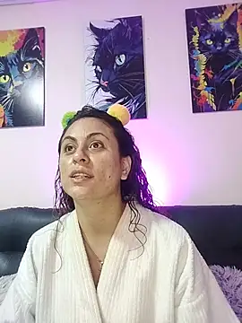 Caroline Jons online show from 10/29/25, 11:23