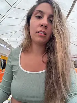 Snapshot of sarah_honey__ chatting on 02/03/26, 02:44 sarah honey online show from 02/03/26, 02:44